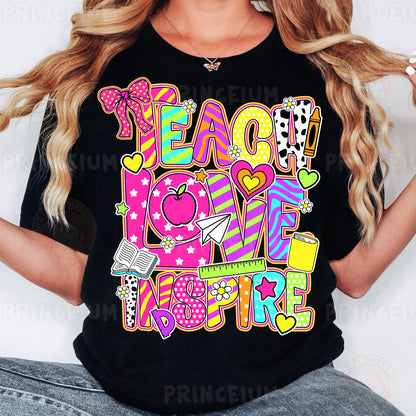 a woman wearing a t - shirt that says teach love inspire