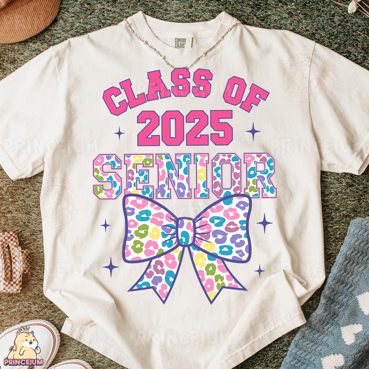 a t - shirt that says class of 205 senior