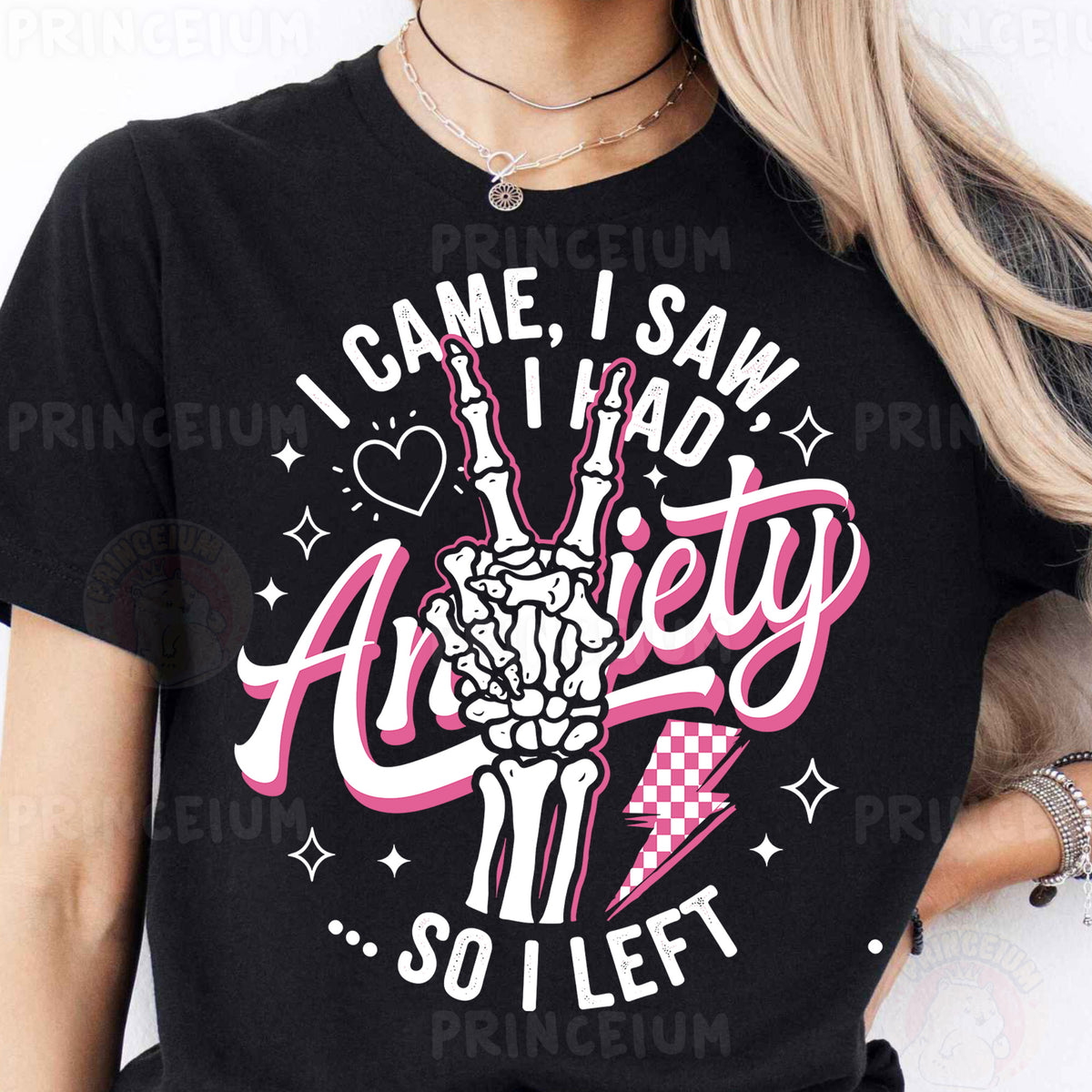 a woman wearing a t - shirt that says i came, i saw, i