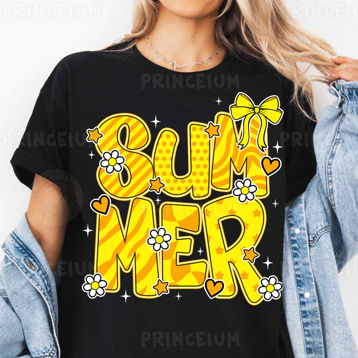 a woman wearing a black shirt that says sun meer