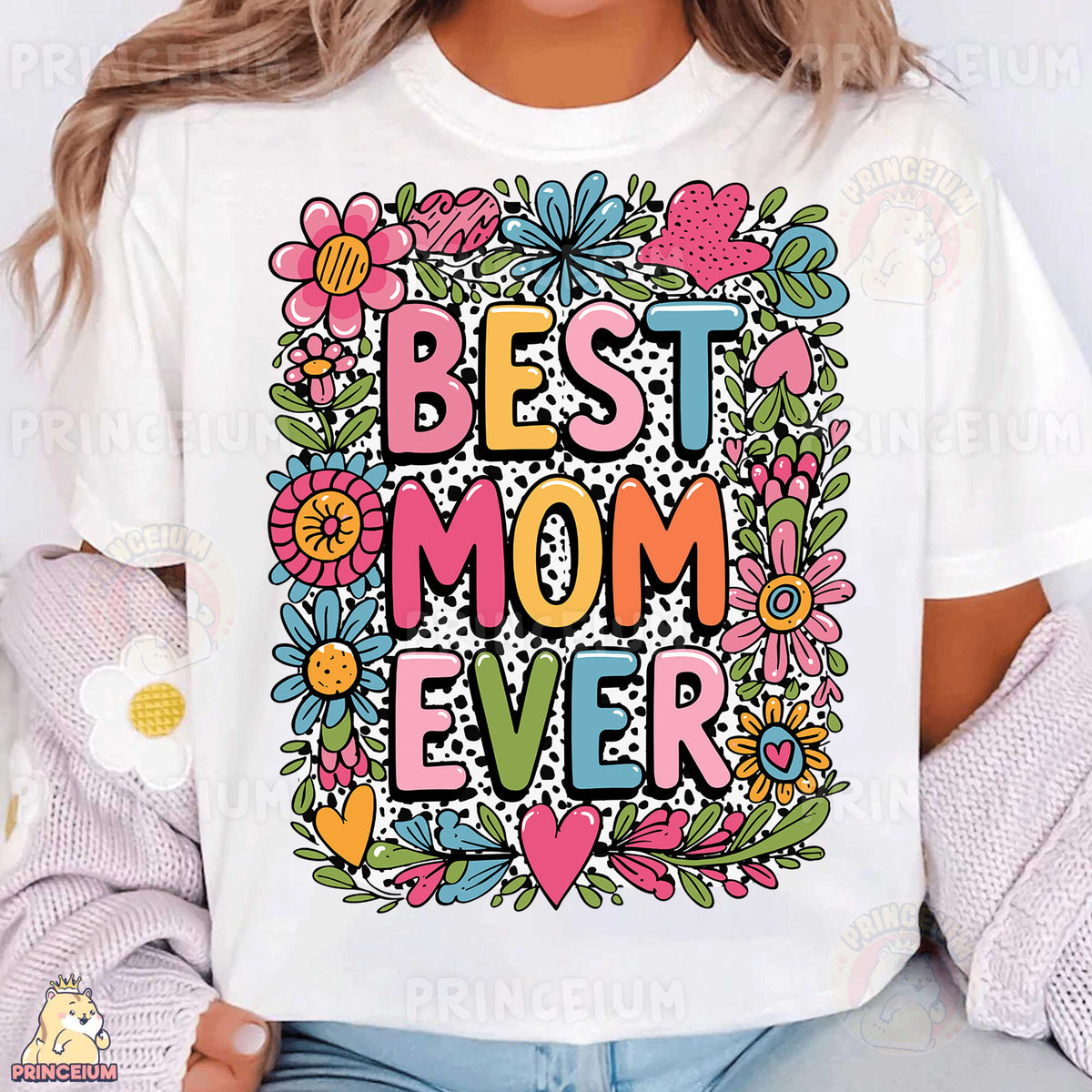a woman wearing a t - shirt that says best mom ever
