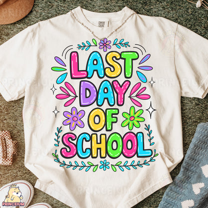 a t - shirt with the words last day of school on it