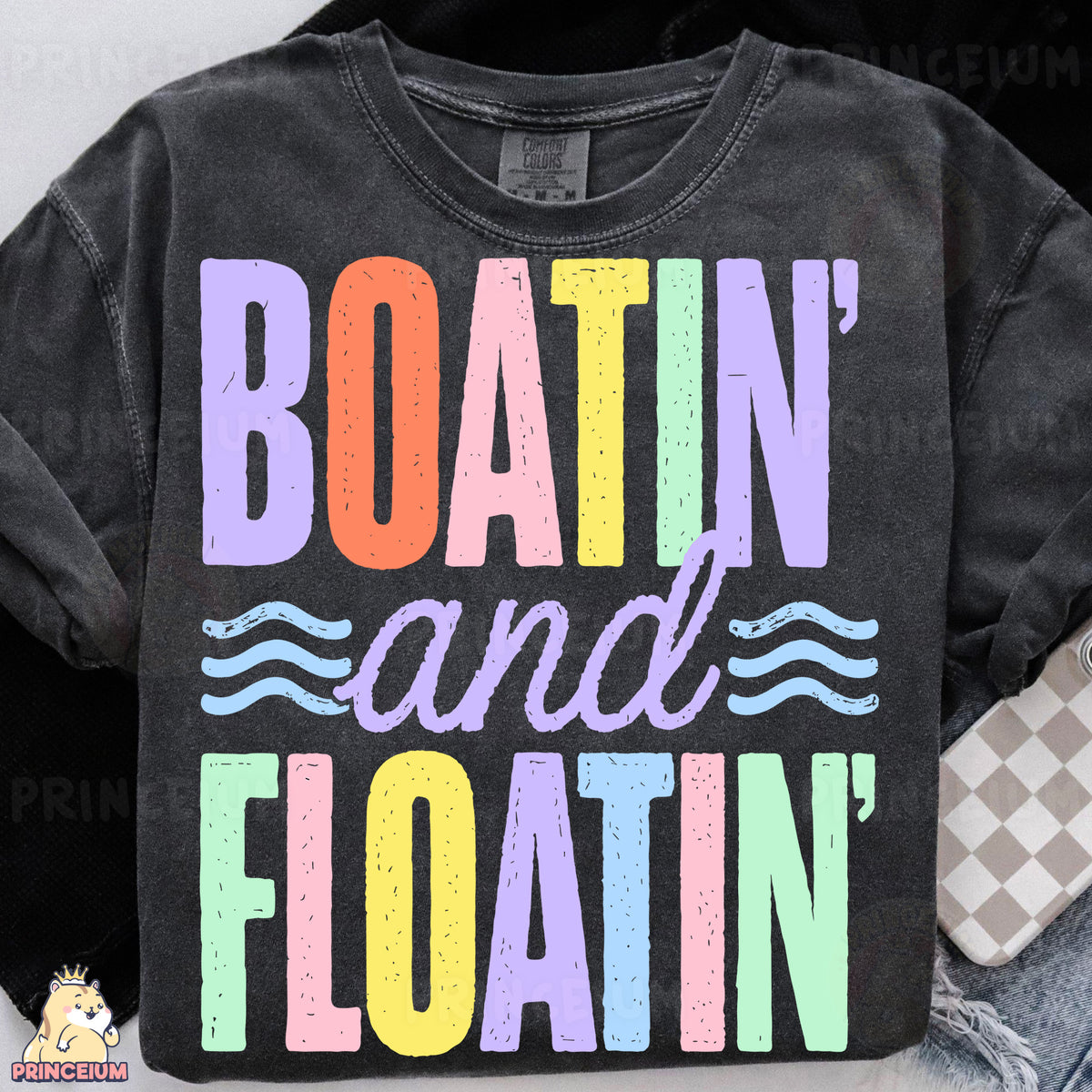 a t - shirt that says boatin and floatin on it