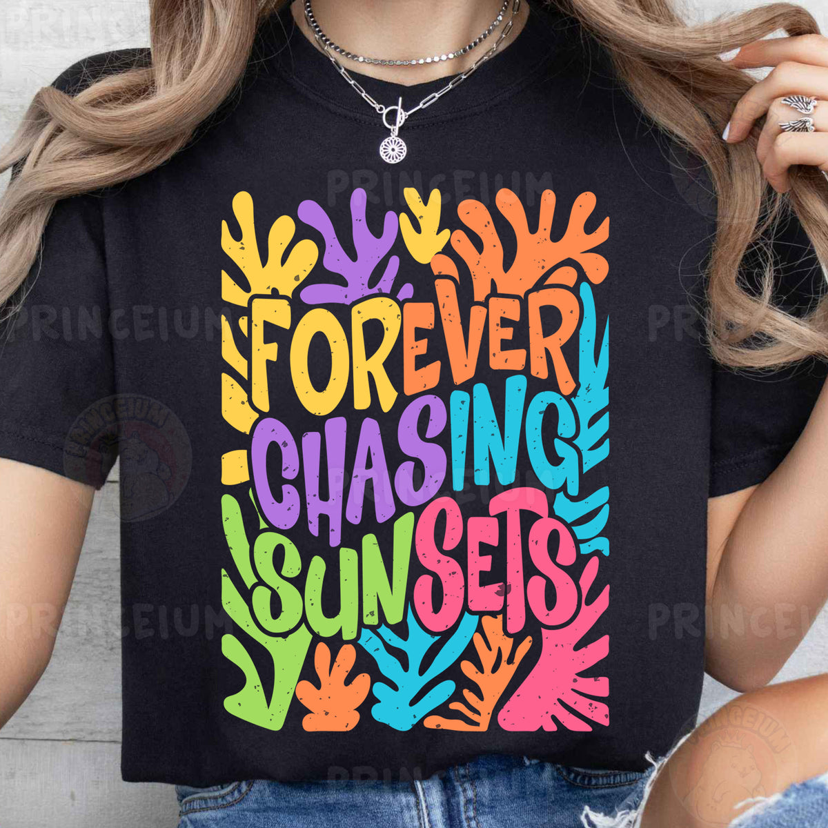 a woman wearing a t - shirt that says forever chasing sunsets