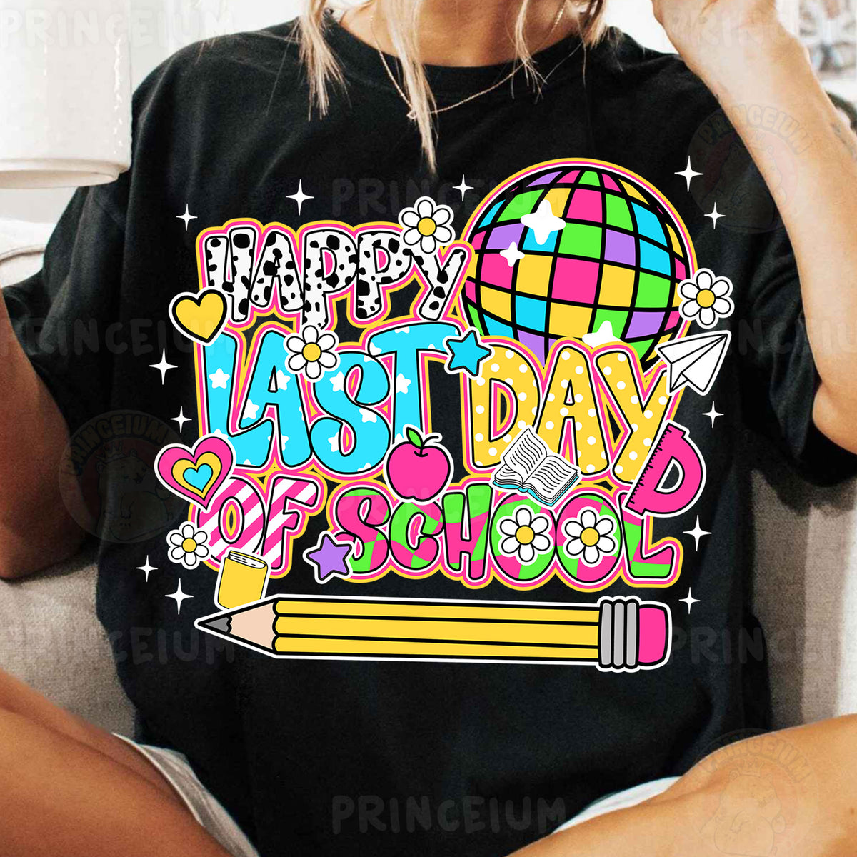 a woman sitting on a couch wearing a t - shirt that says happy last day