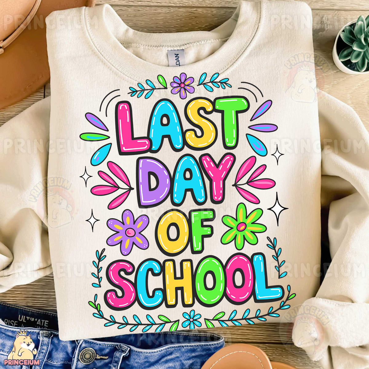 a t - shirt with the words last day of school on it