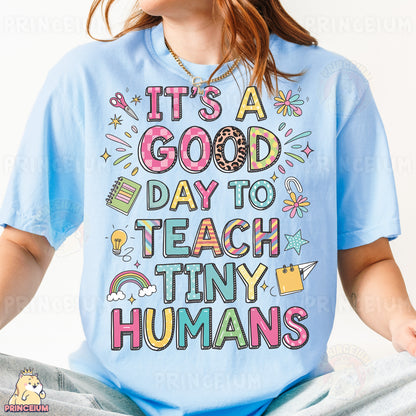 a woman wearing a t - shirt that says it's a good day to