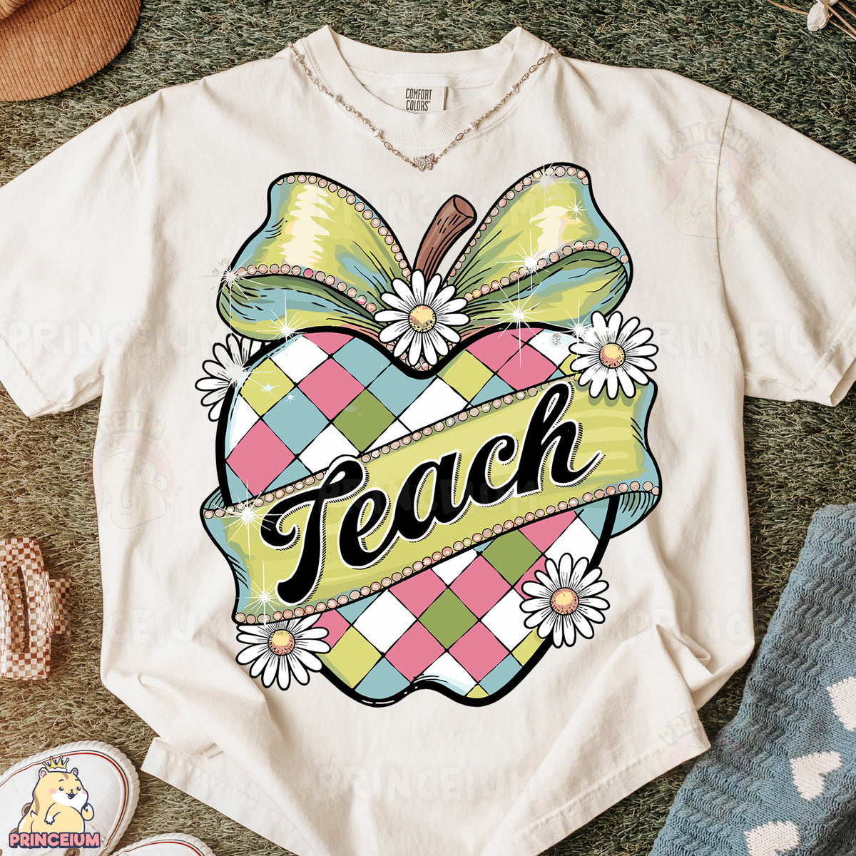 a t - shirt with the word teach on it