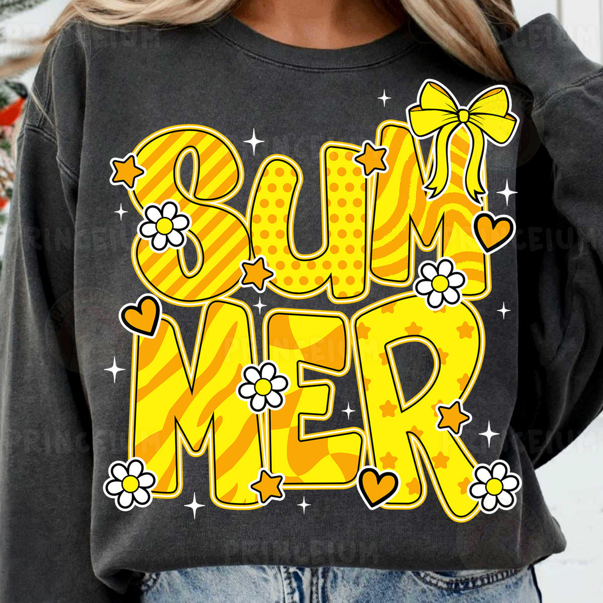 a woman wearing a sweatshirt that says sun meer